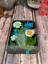 Load image into Gallery viewer, Blue Flower Faceted Paper Weight