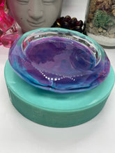 Load image into Gallery viewer, 4 inch Faceted Crystal Dish Silicone Mold